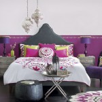 Dormitor in stil marocan in combinatia negru cu violet